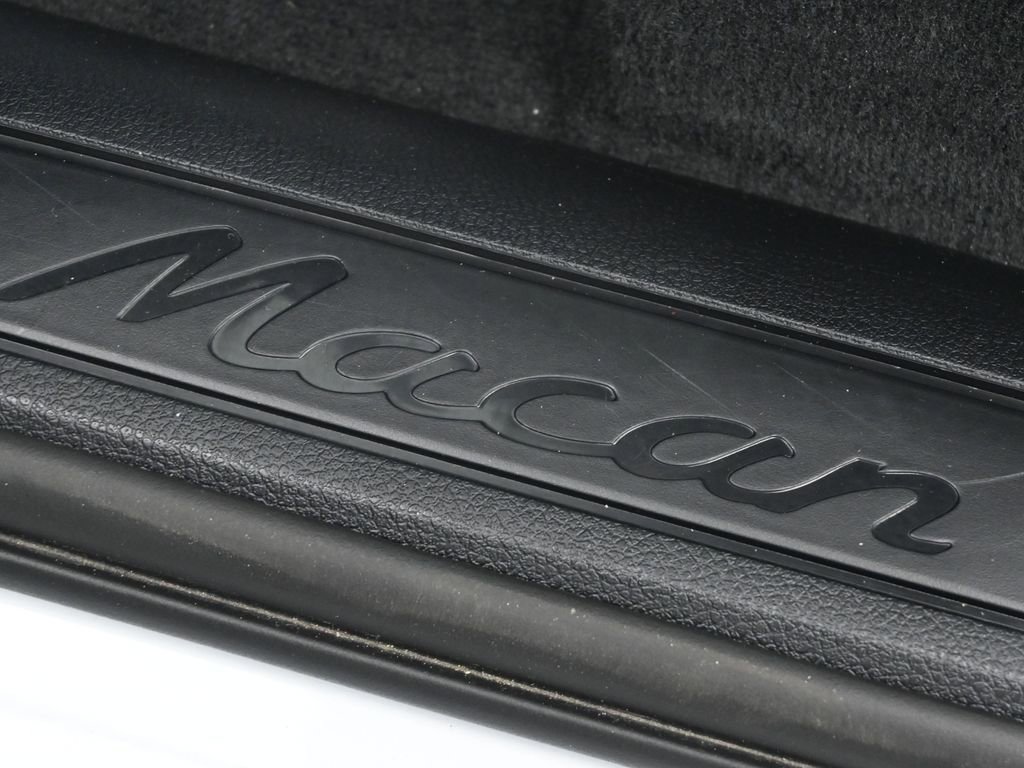 Used 2025 Porsche Macan AWD/4WD image 13
