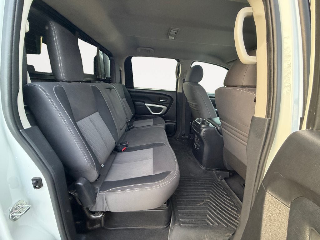 Used 2021 Nissan Titan SV w/ SV Convenience Package RWD image 24
