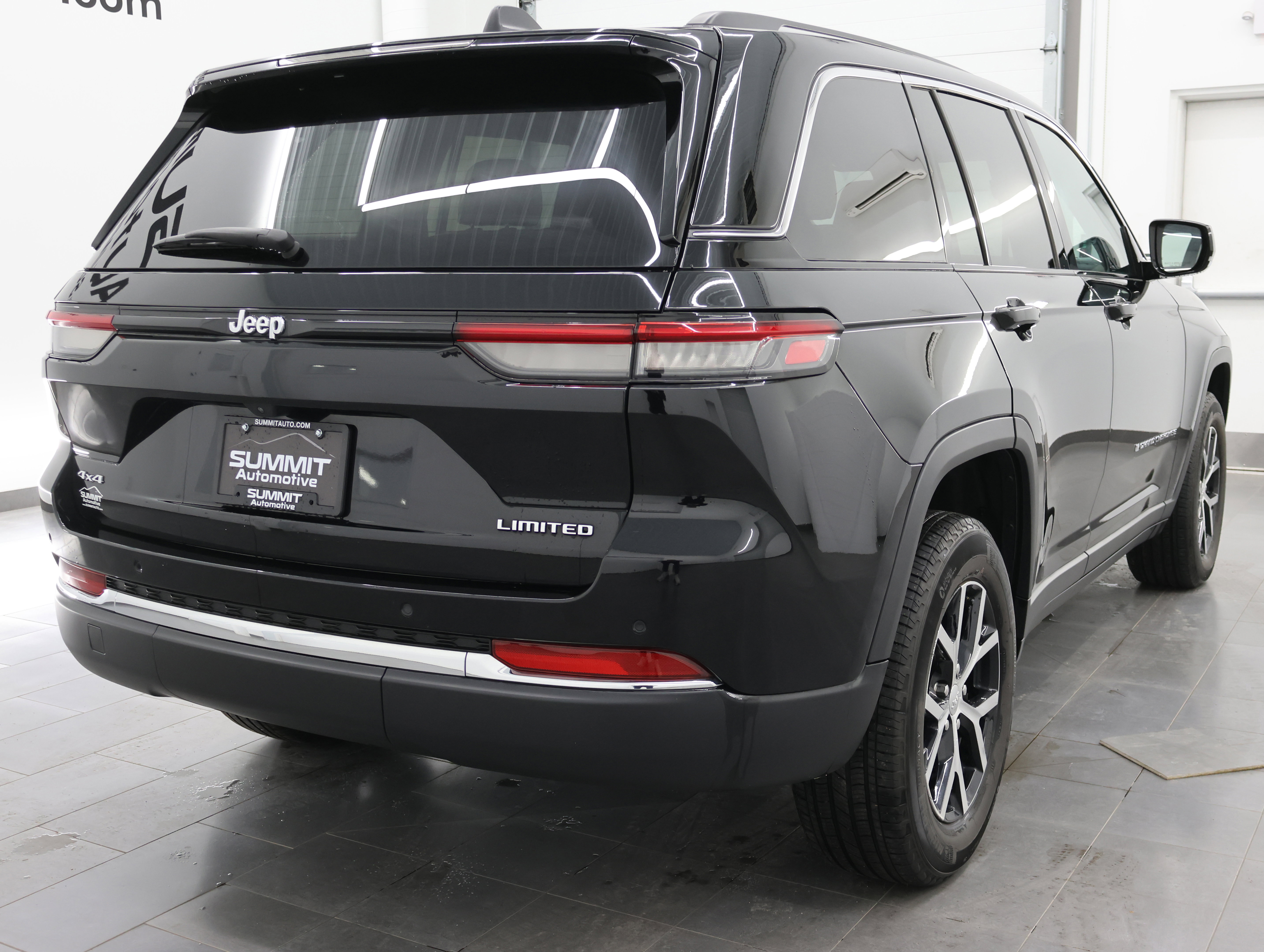 Used 2023 Jeep Grand Cherokee Limited image 5