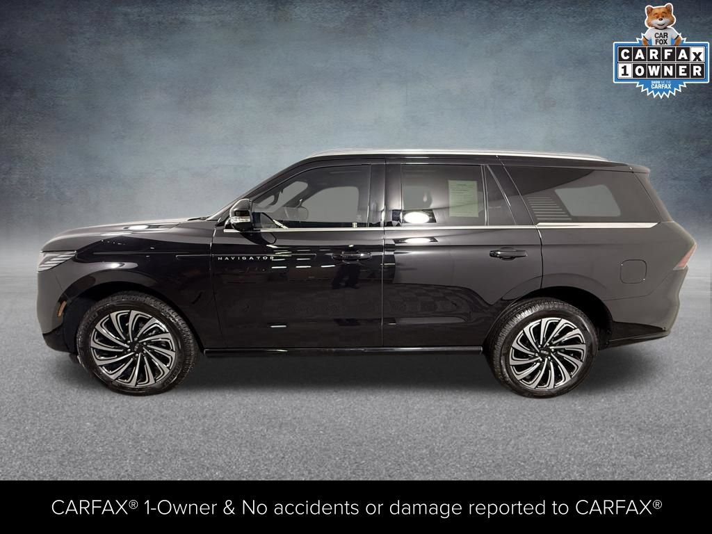 Used 2025 Lincoln Navigator Black Label AWD/4WD image 3