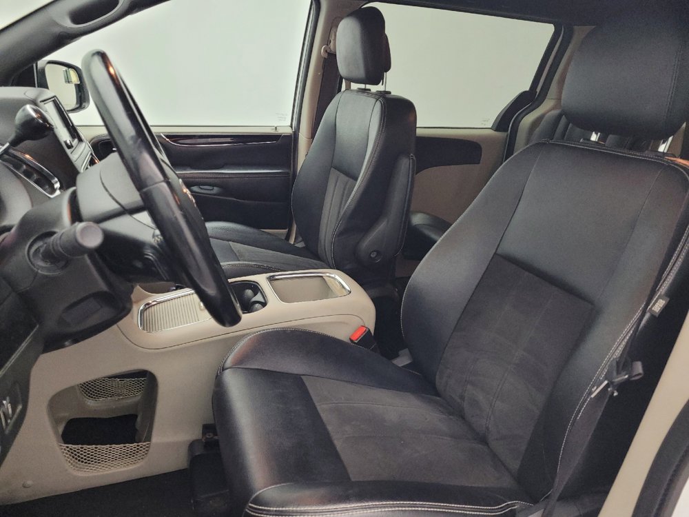 Used 2019 Dodge Grand Caravan SXT image 17