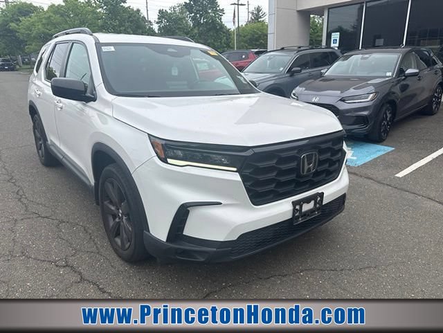 Used 2023 Honda Pilot Sport image 1
