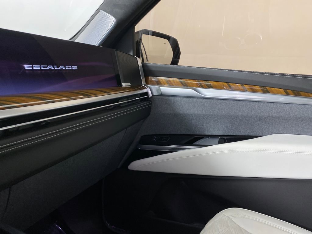 Used 2025 Cadillac Escalade ESV Sport Platinum w/ LPO, ONYX Package image 22