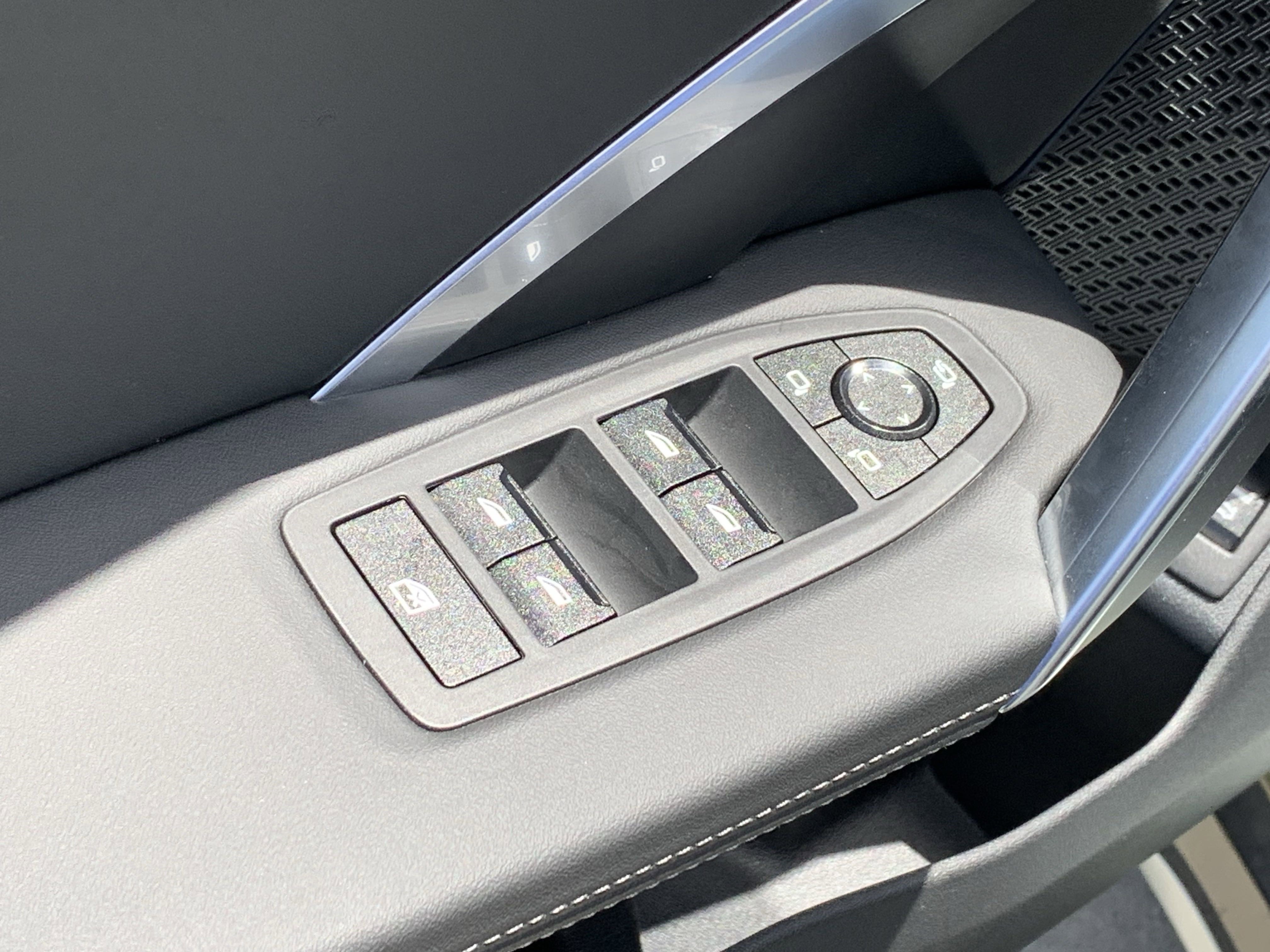 Used 2025 BMW X1 xDrive28i w/ Technology Package image 14