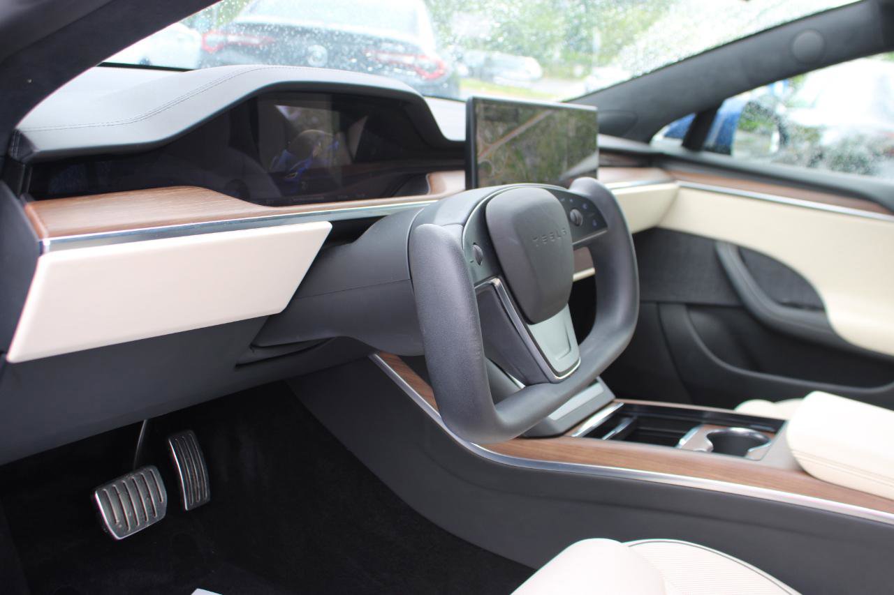 Used 2021 Tesla Model S Plaid image 11