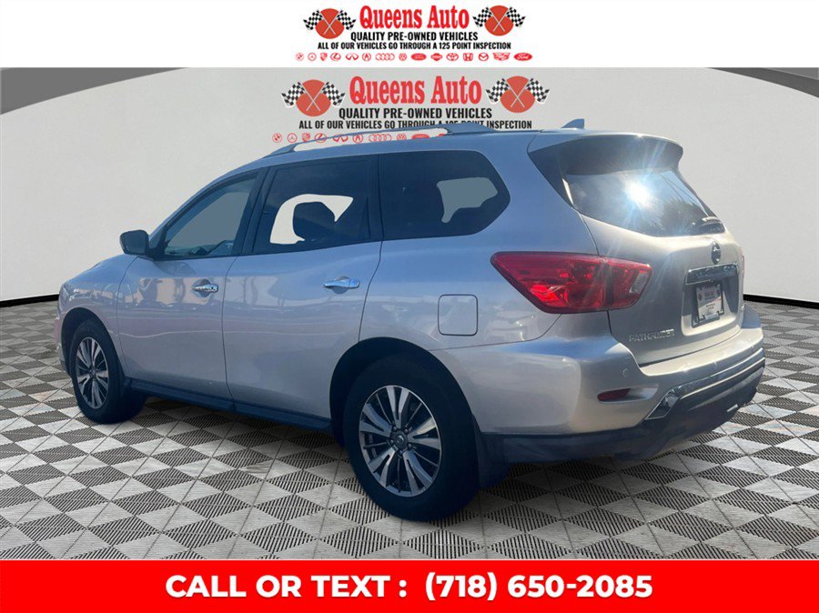 Used 2019 Nissan Pathfinder S AWD/4WD image 4
