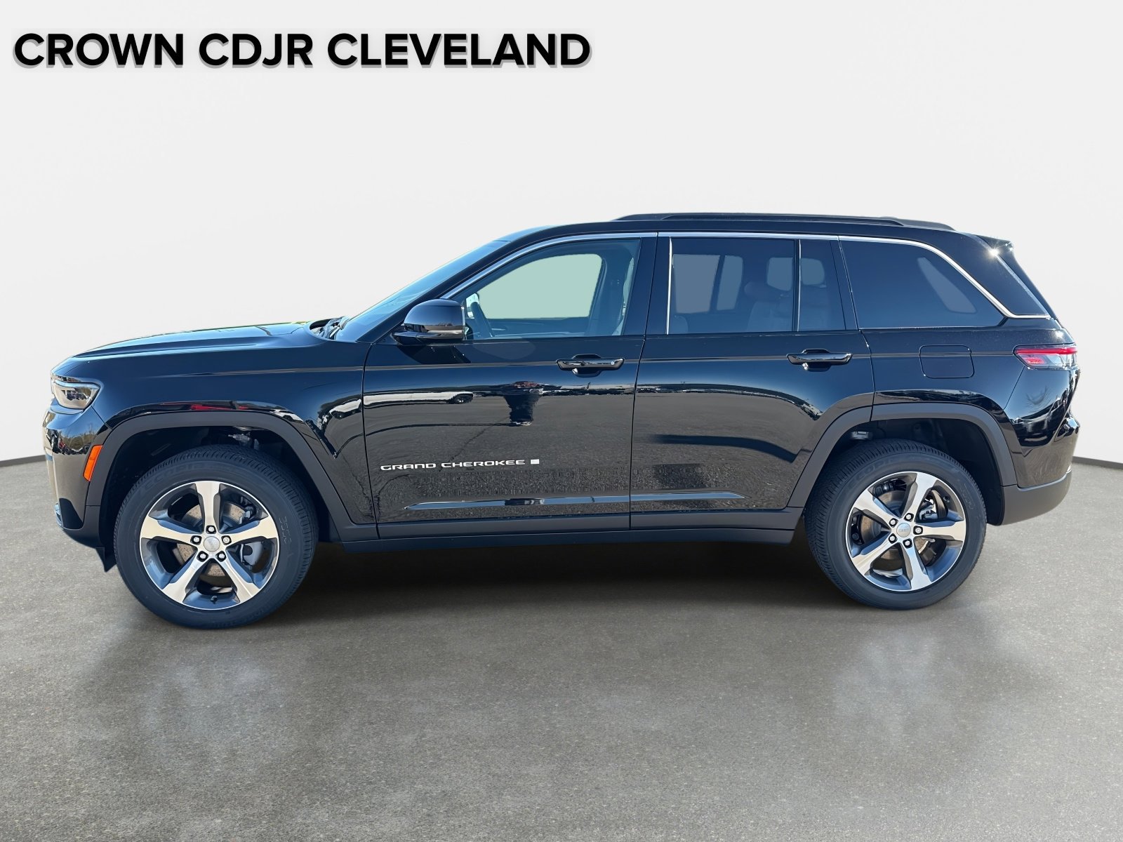 New 2026 Jeep Grand Cherokee Limited w/ Trailer Tow Package AWD/4WD image 7