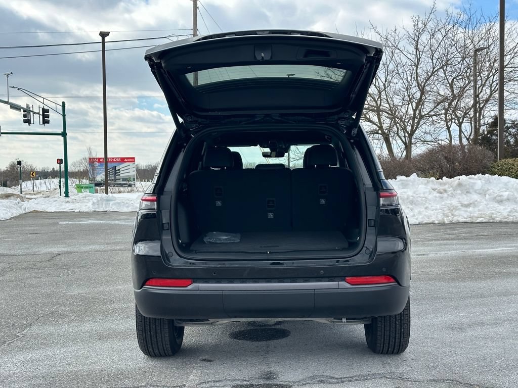 New 2026 Jeep Grand Cherokee Altitude AWD/4WD image 13