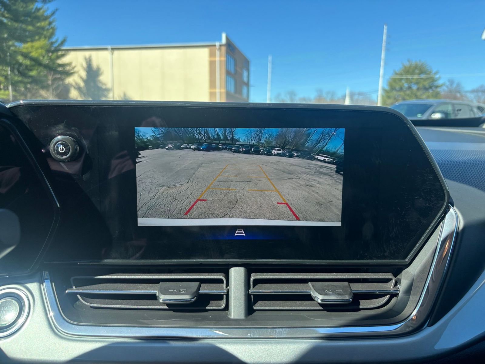 Used 2025 Chevrolet Trax LT w/ LT Convenience Package FWD image 22