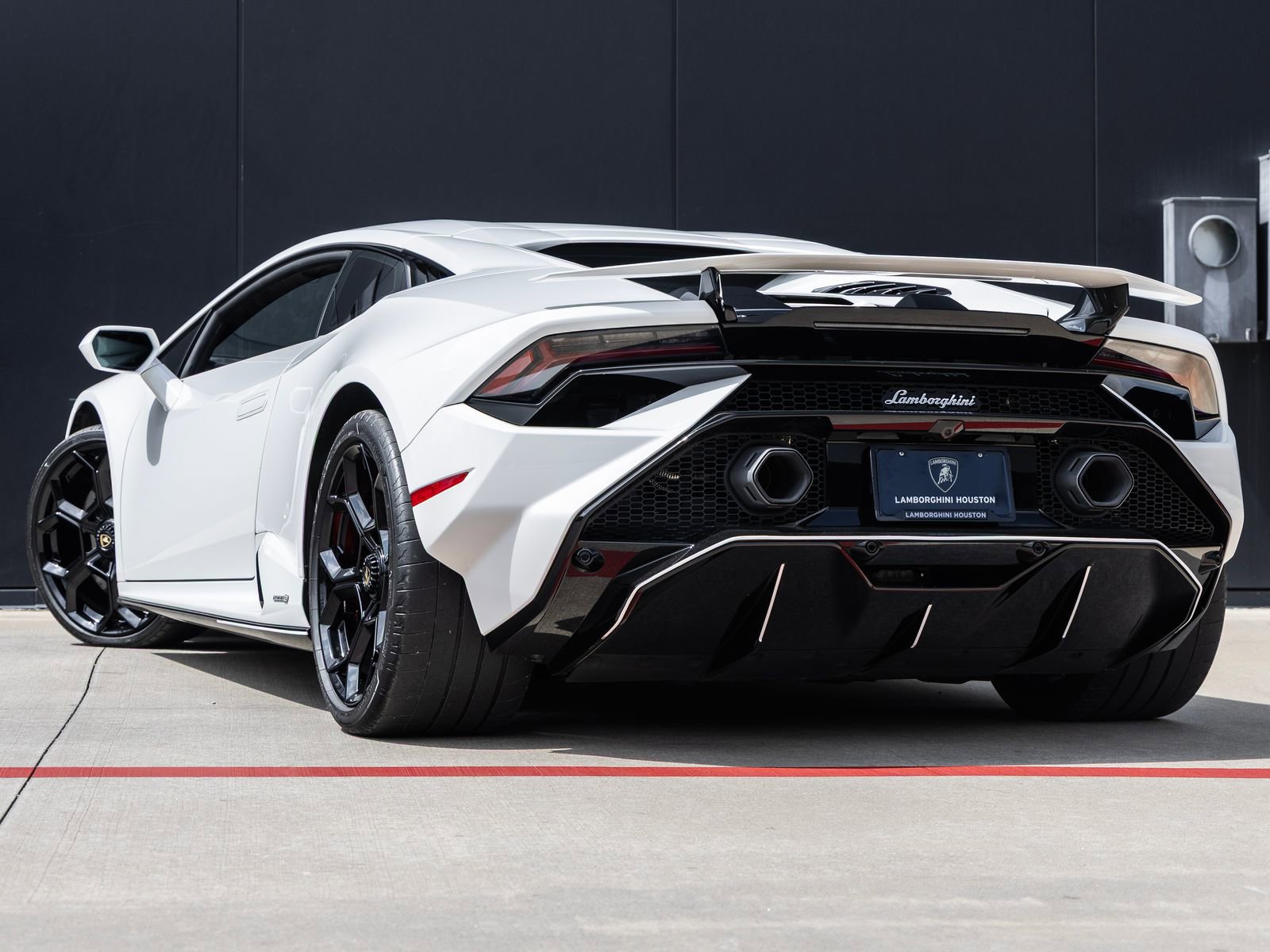 Used 2023 Lamborghini Huracan Tecnica RWD image 7