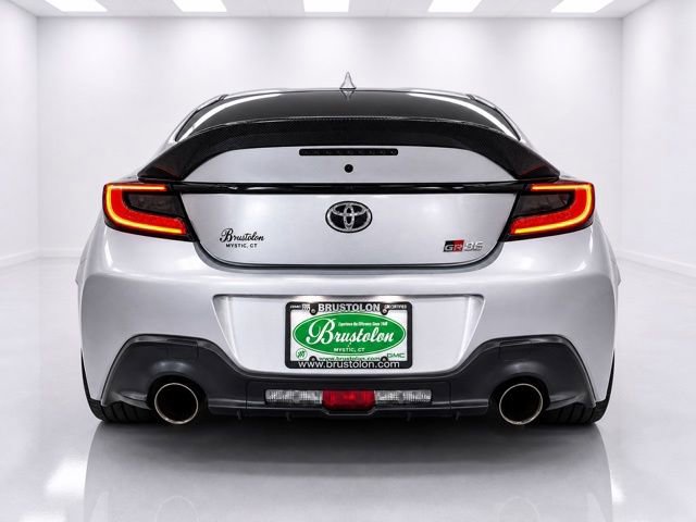 Used 2022 Toyota GR86 RWD image 9