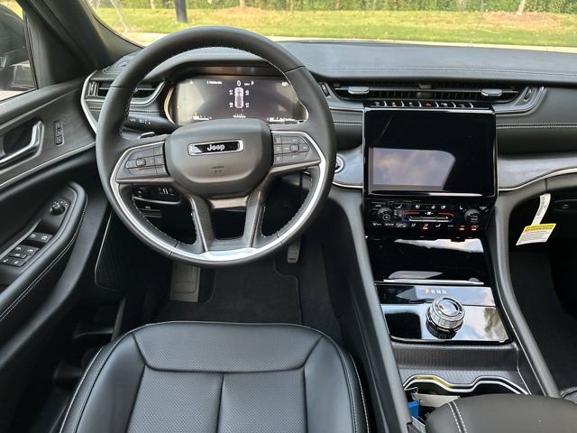 New 2025 Jeep Grand Cherokee Limited w/ Luxury Tech Group II image 21