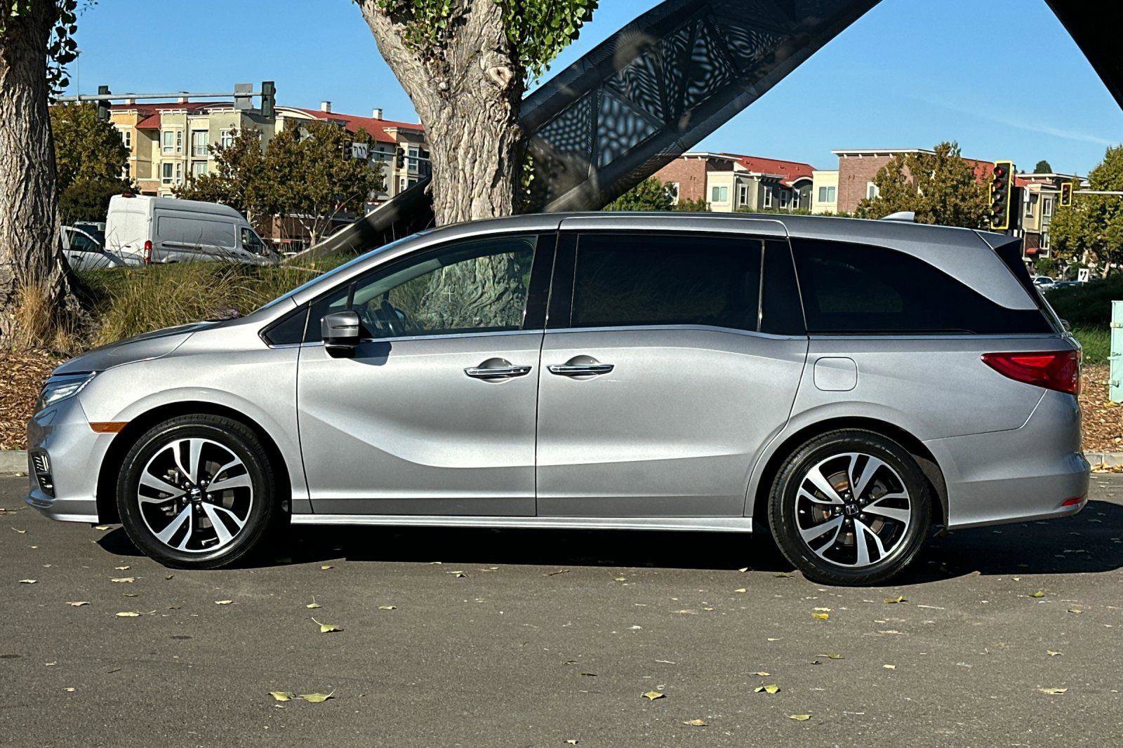 Used 2018 Honda Odyssey Elite image 7