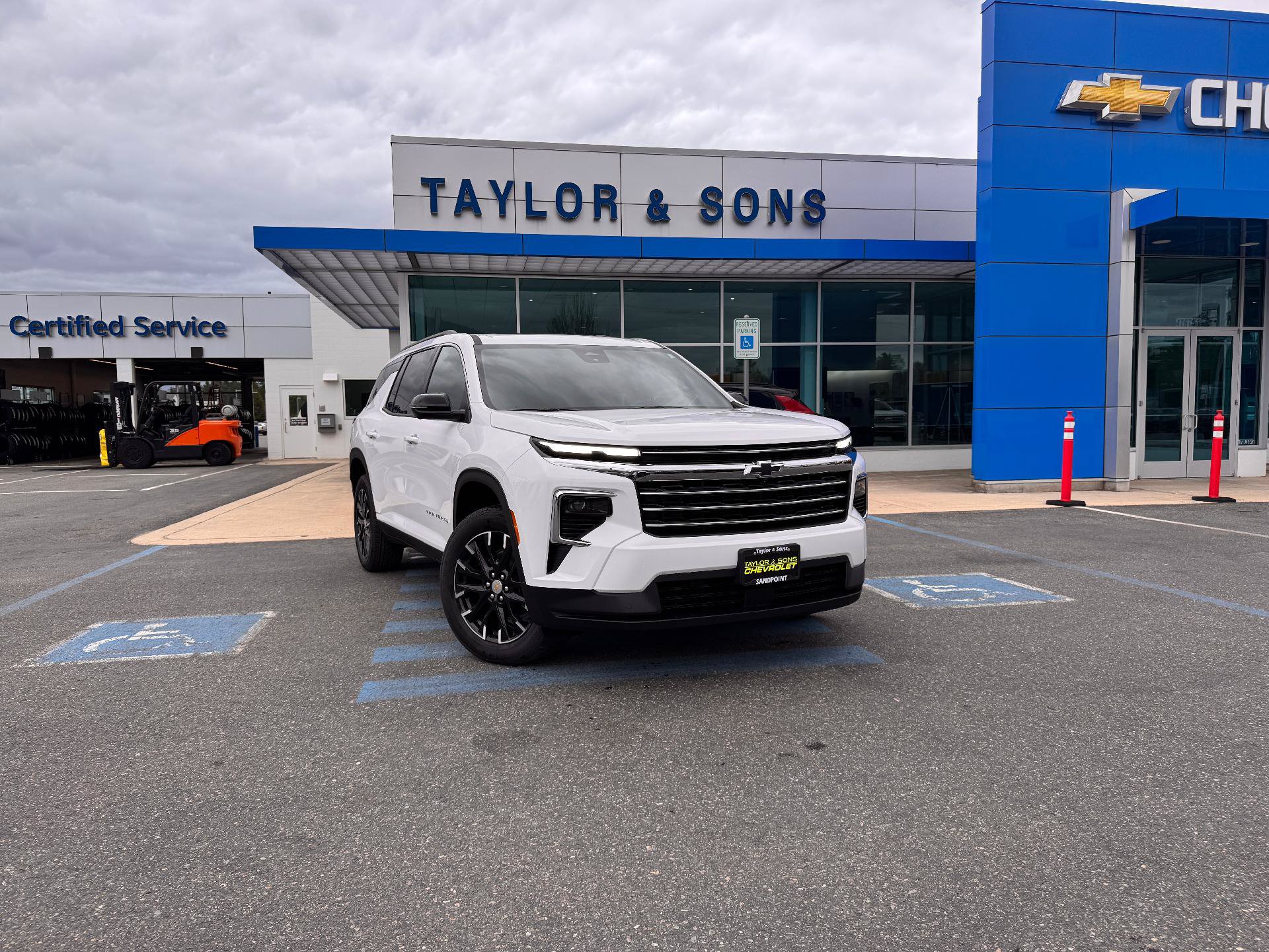 New 2026 Chevrolet Traverse LT w/ Sun and Wheel Package