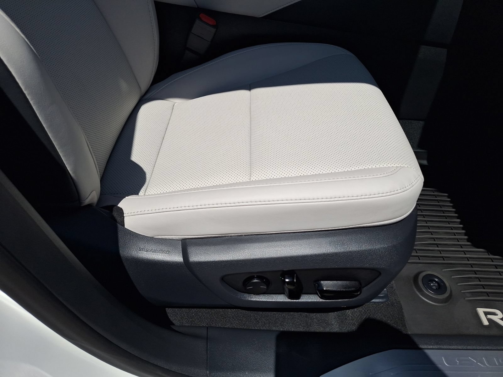 Used 2025 Lexus RX 350 Premium w/ Convenience Package FWD image 33