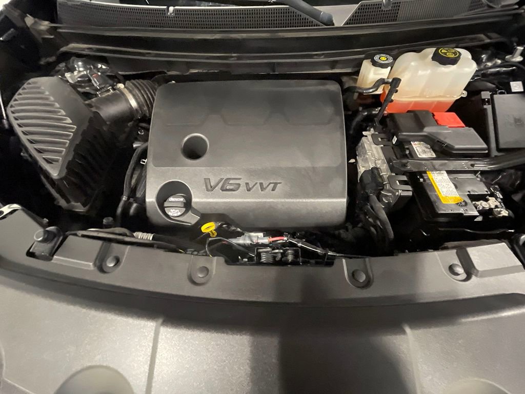 Used 2023 Chevrolet Traverse LT image 38