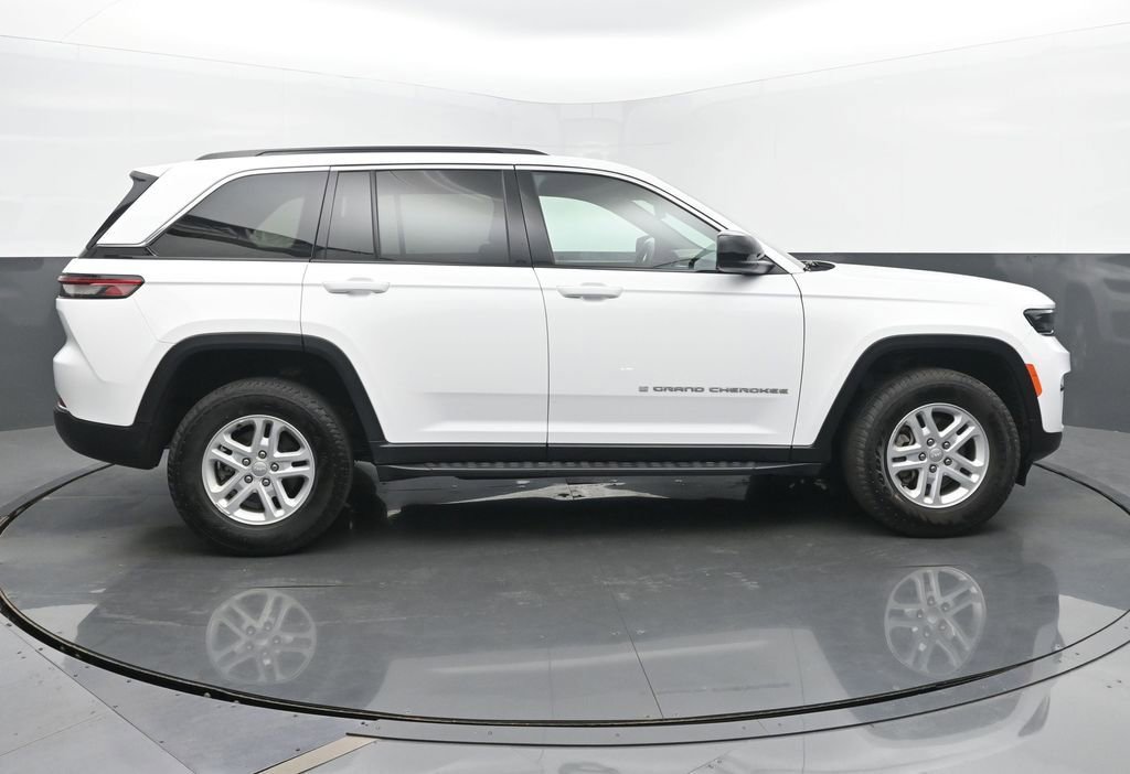 Used 2024 Jeep Grand Cherokee Laredo image 6