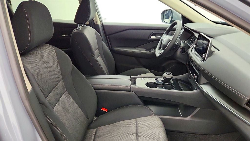 Used 2026 Nissan Rogue SV FWD image 42