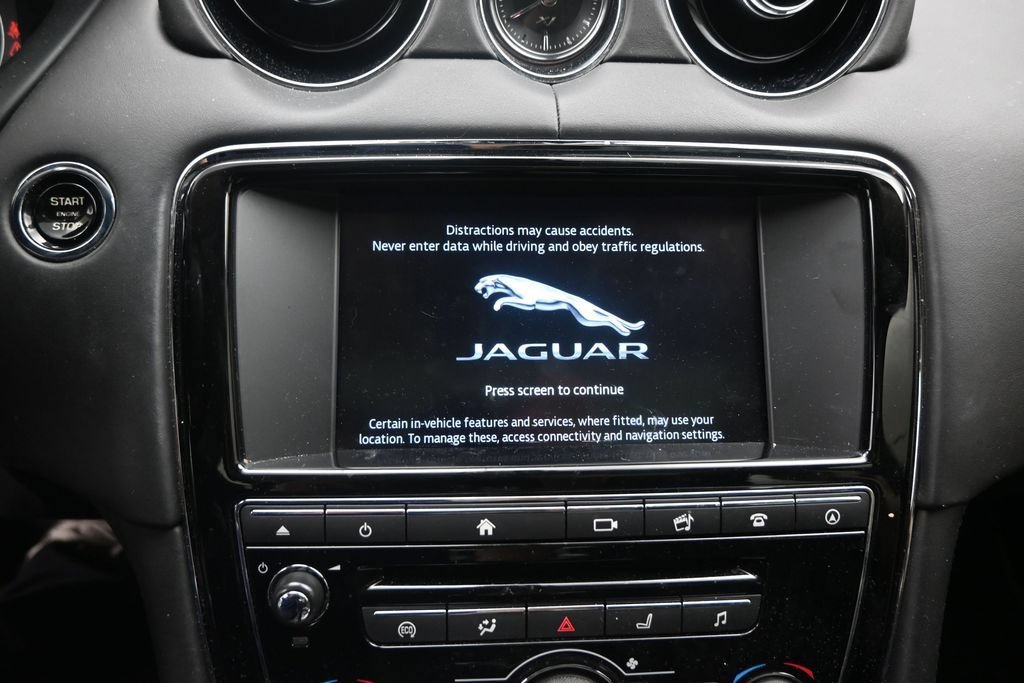 Used 2016 Jaguar XJ L Portfolio RWD image 13
