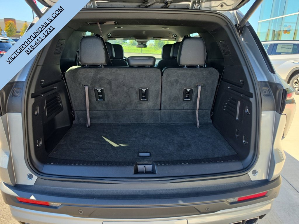 Used 2025 Chevrolet Traverse LT AWD/4WD image 36