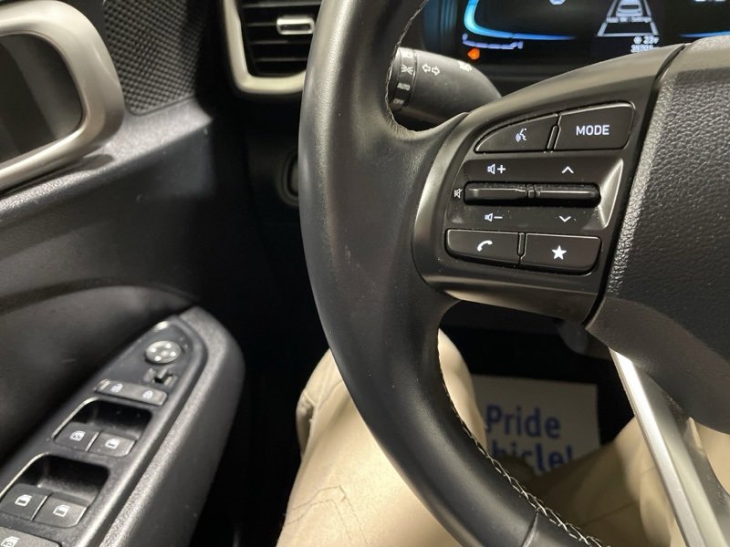 Used 2023 Hyundai Venue SEL image 24