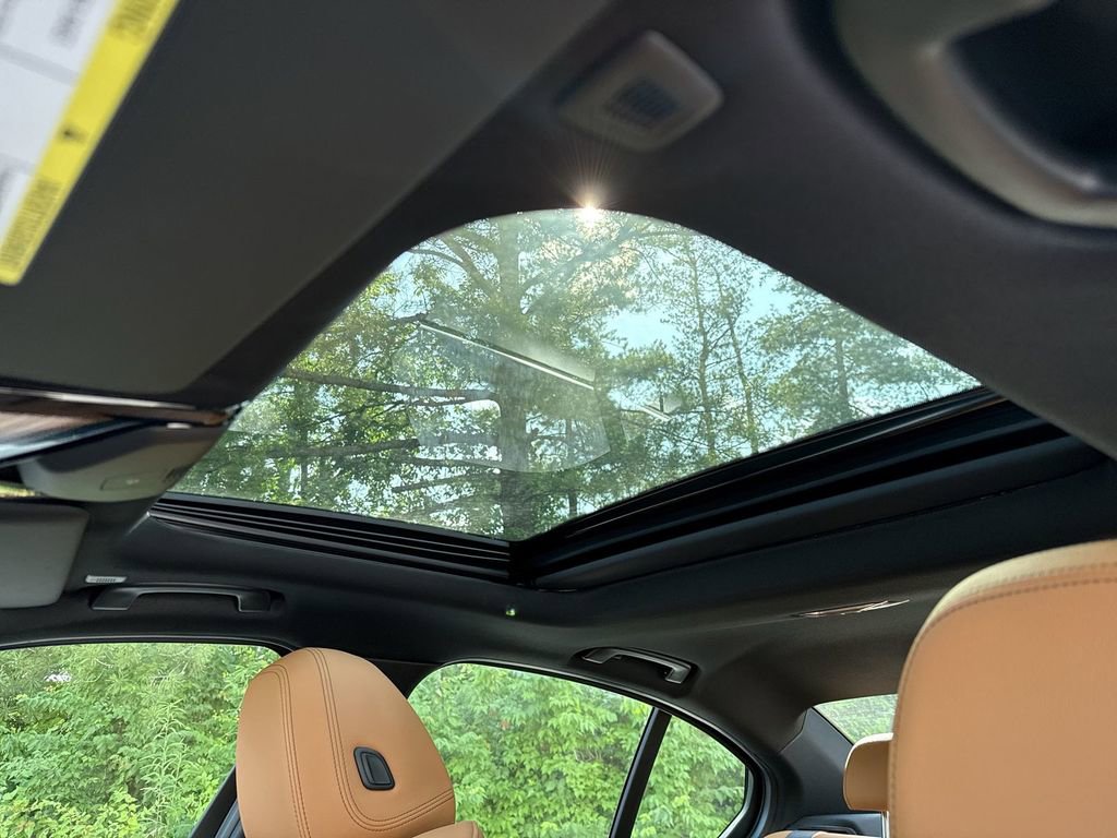 Used 2025 BMW 330i xDrive Sedan w/ Convenience Package image 23