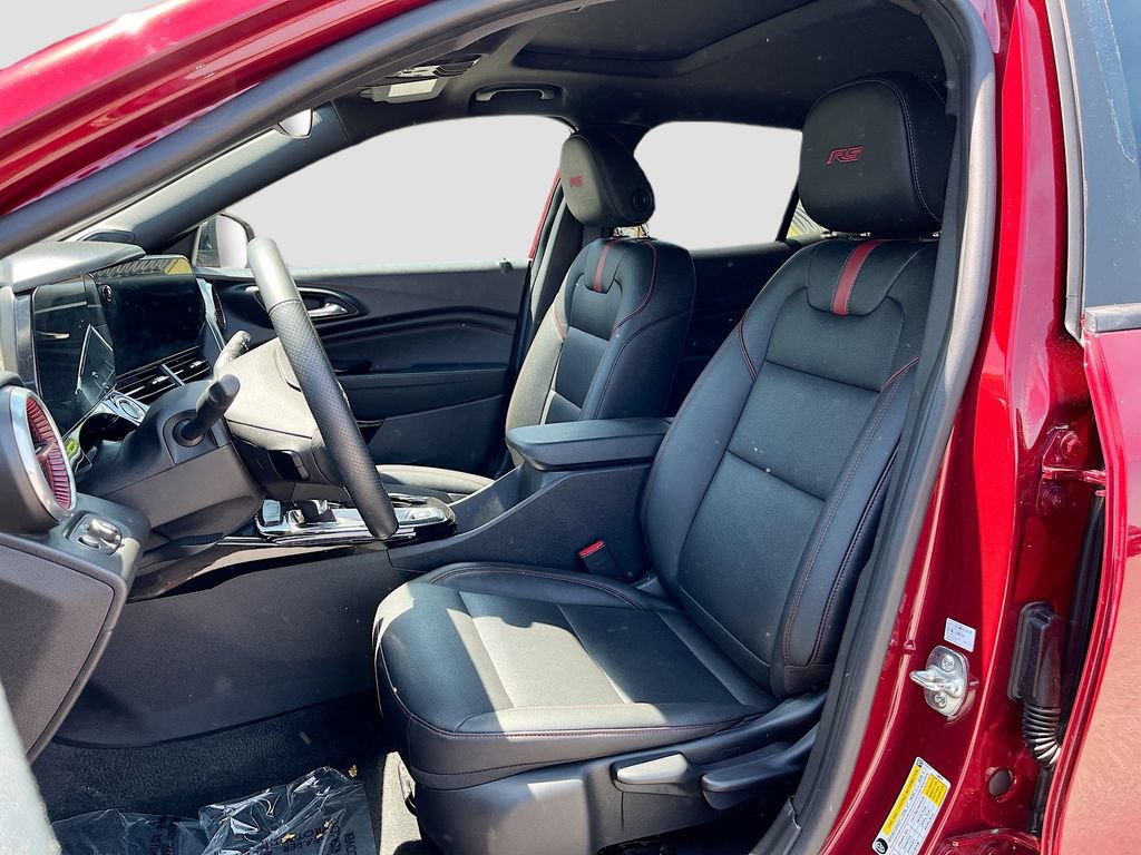 Used 2025 Chevrolet Trax RS w/ Sunroof Package FWD image 21