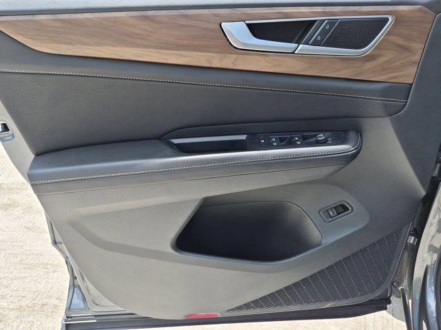 Used 2025 Volkswagen Atlas SE FWD image 11