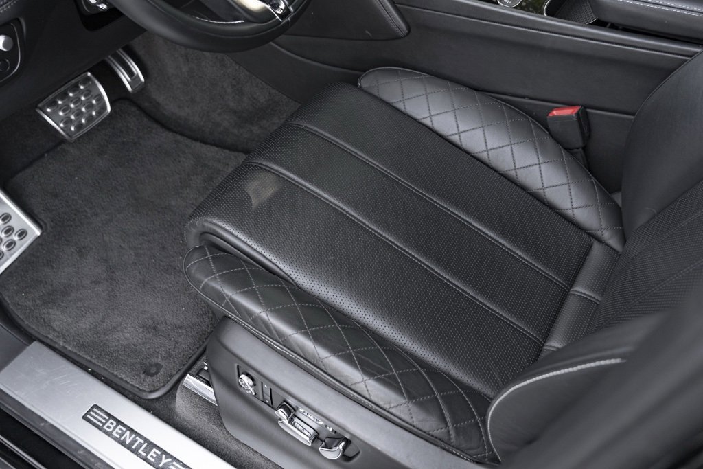 Used 2018 Bentley Bentayga image 16