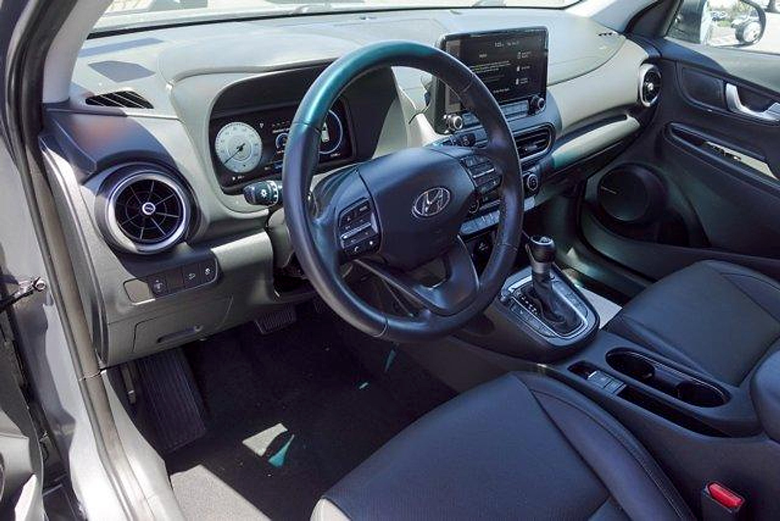 Used 2023 Hyundai Kona Limited FWD image 9