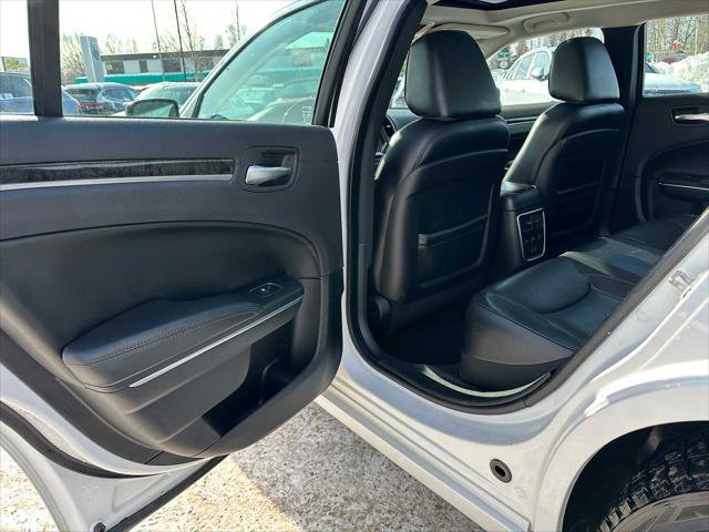 Used 2015 Chrysler 300 C w/ Light Group image 15