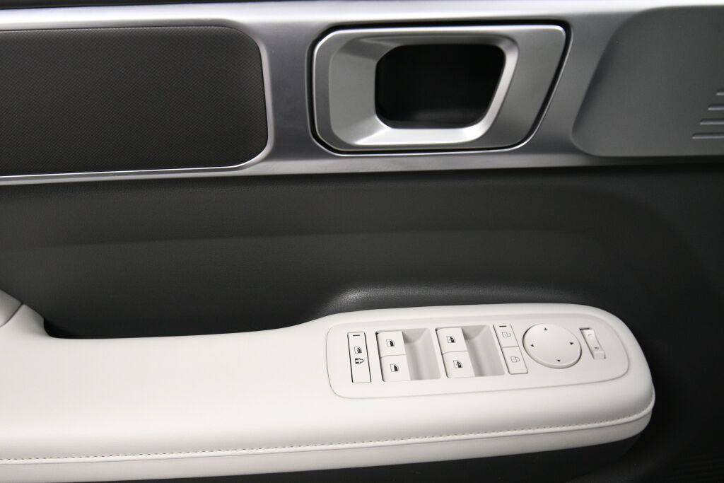 Used 2026 Hyundai Santa Fe SEL AWD/4WD image 12