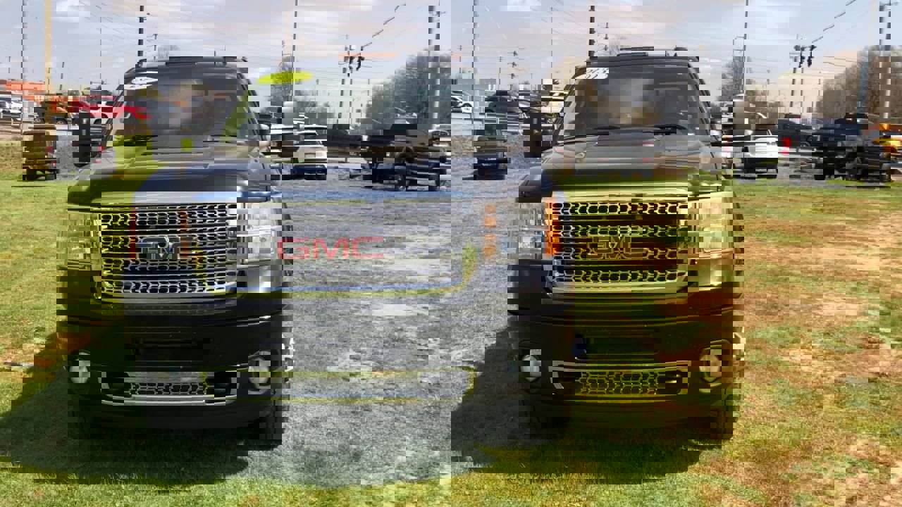 Used 2013 GMC Sierra 3500 Denali image 2