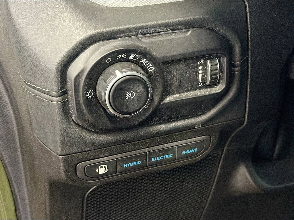 Used 2024 Jeep Wrangler Unlimited Sahara w/ Technology Group image 10