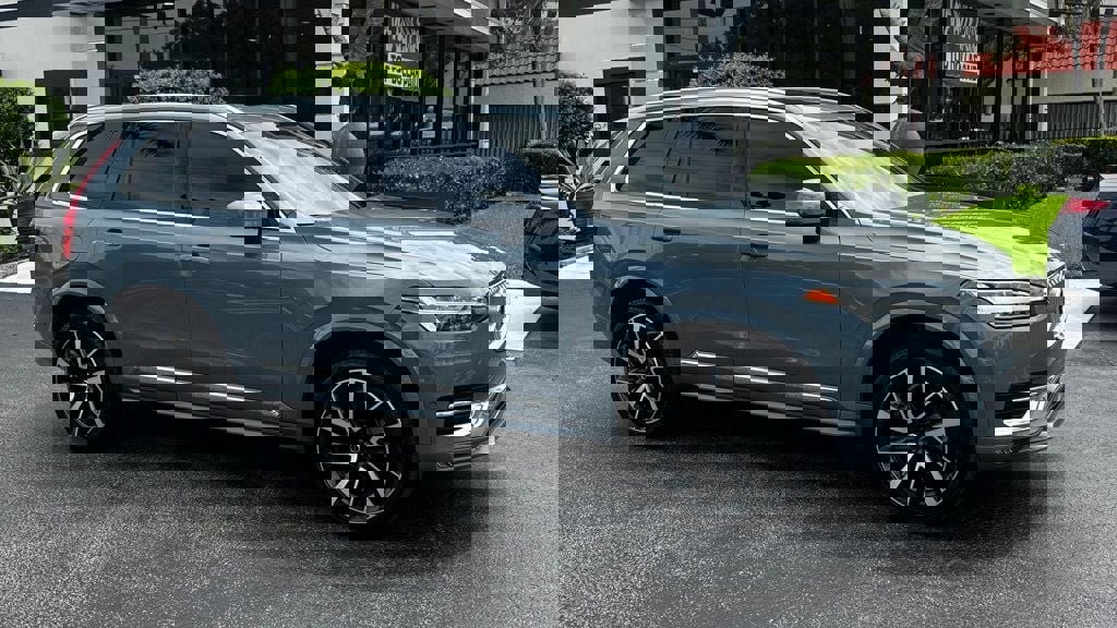 Used 2023 Volvo XC90 B6 Plus w/ Protection Package Premier image 3
