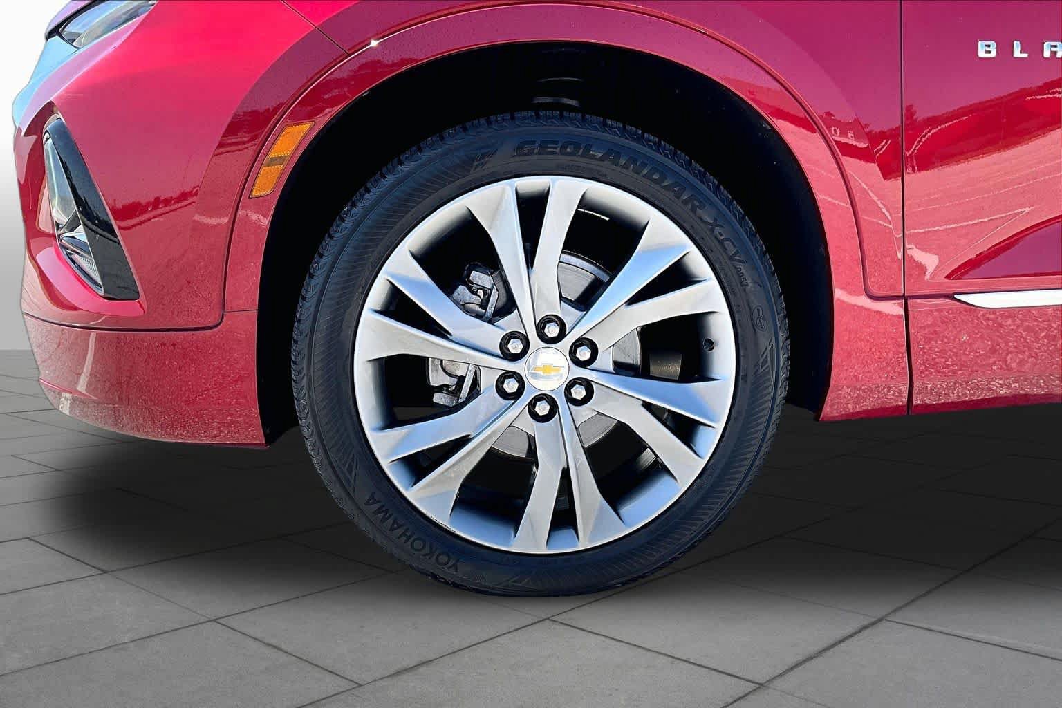 Used 2019 Chevrolet Blazer Premier w/ Sun and Wheels Package FWD image 11