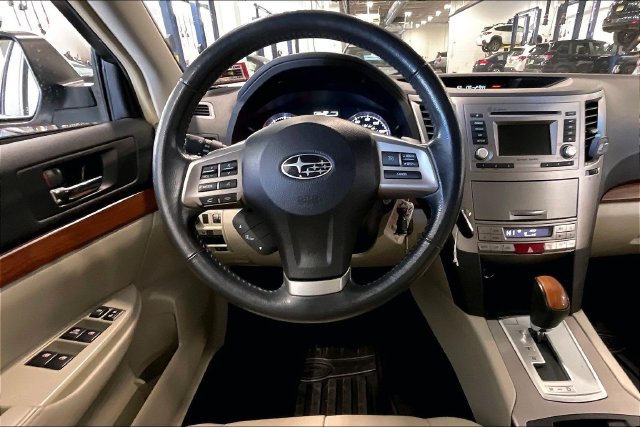 Used 2014 Subaru Outback 2.5i Limited w/ Moonroof Package AWD/4WD image 5