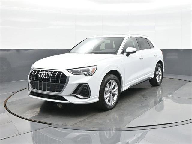 Certified 2025 Audi Q3 2.0T Premium Plus w/ Premium Plus Package image 3