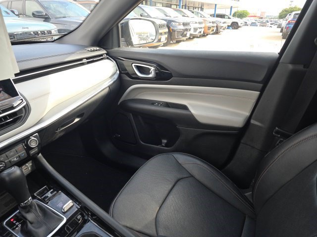 Certified 2023 Jeep Compass Limited w/ Elite Group AWD/4WD image 24