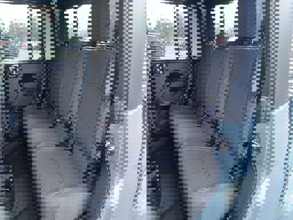 Used 2024 Jeep Gladiator Sport image 21