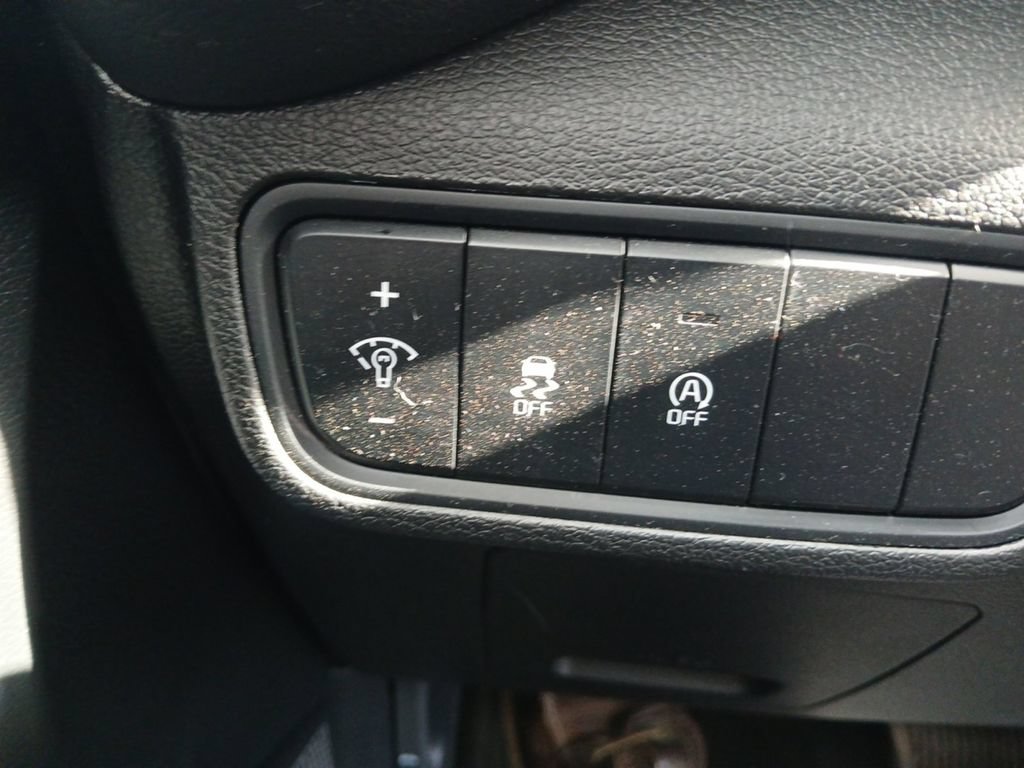 Used 2023 Kia Soul LX w/ LX Technology Package FWD image 21