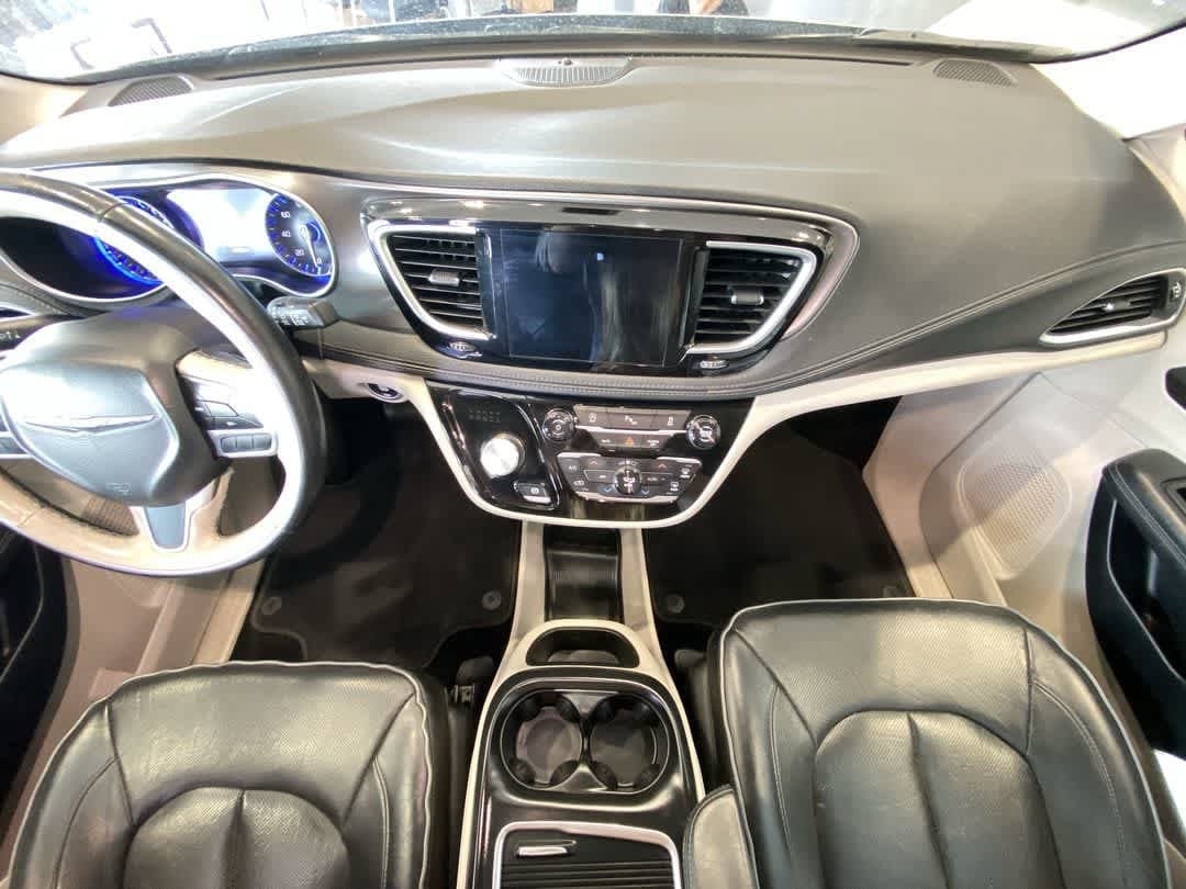 Used 2018 Chrysler Pacifica Limited FWD image 24