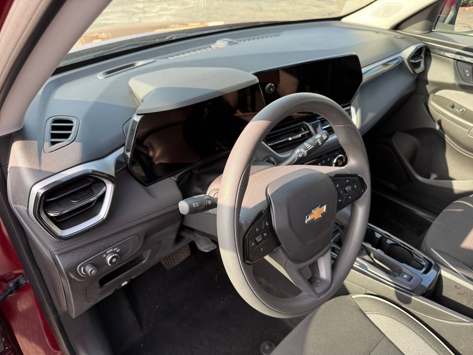 Used 2025 Chevrolet TrailBlazer LT image 32