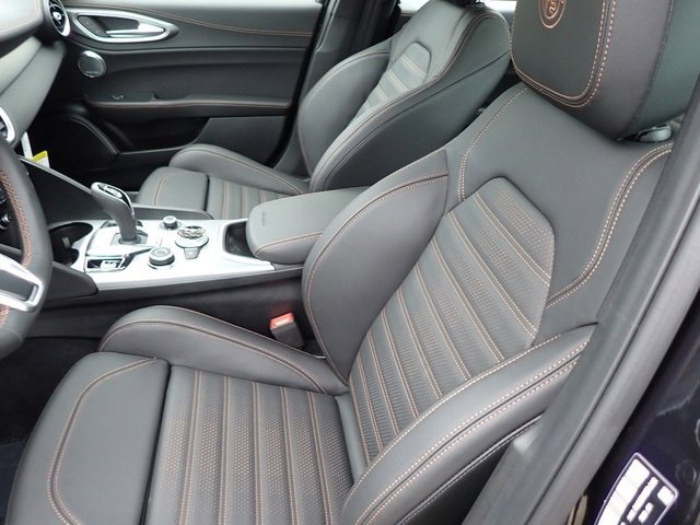 New 2025 Alfa Romeo Giulia AWD image 11