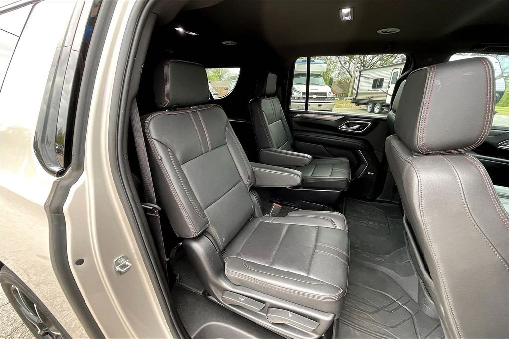 Used 2024 Chevrolet Suburban RST w/ Luxury Package AWD/4WD image 28