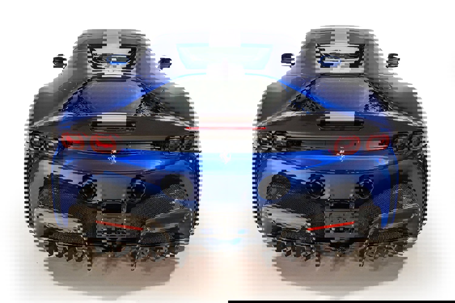 Used 2022 Ferrari SF90 Spider image 15