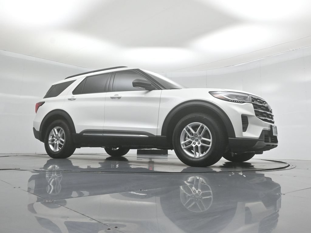 Certified 2025 Ford Explorer Active RWD image 4
