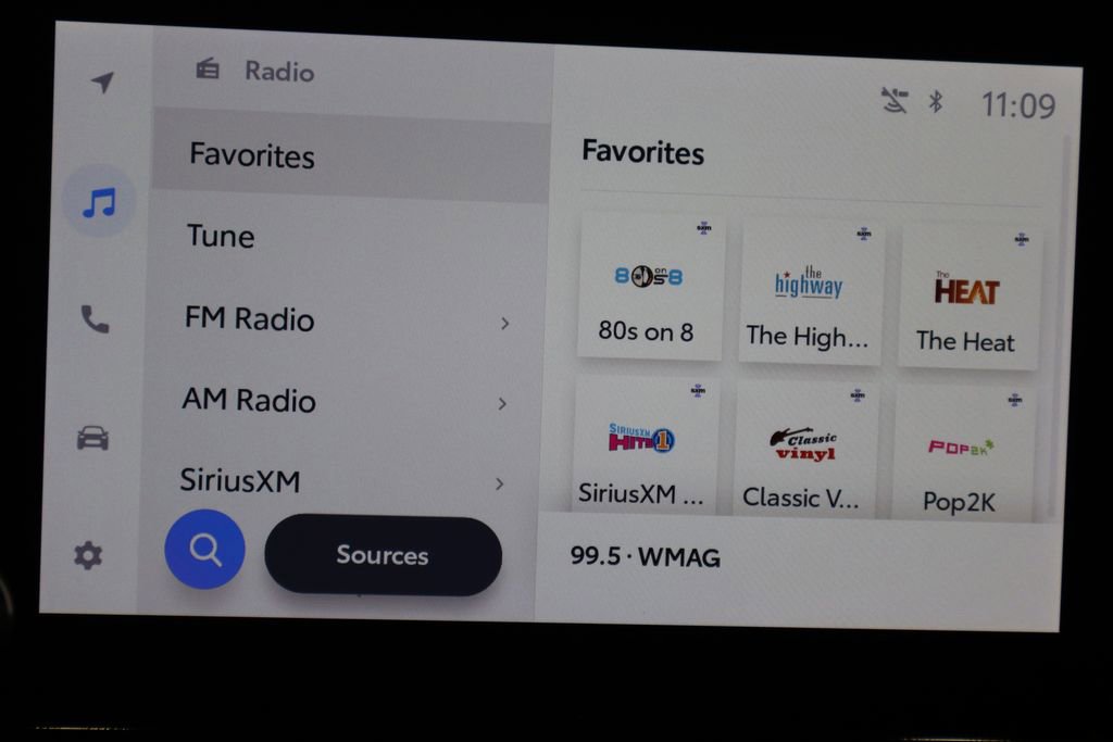 Used 2023 Toyota RAV4 XLE AWD/4WD image 34
