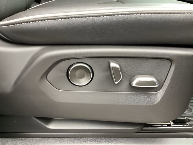 Used 2024 Cadillac Escalade ESV Premium Luxury image 30