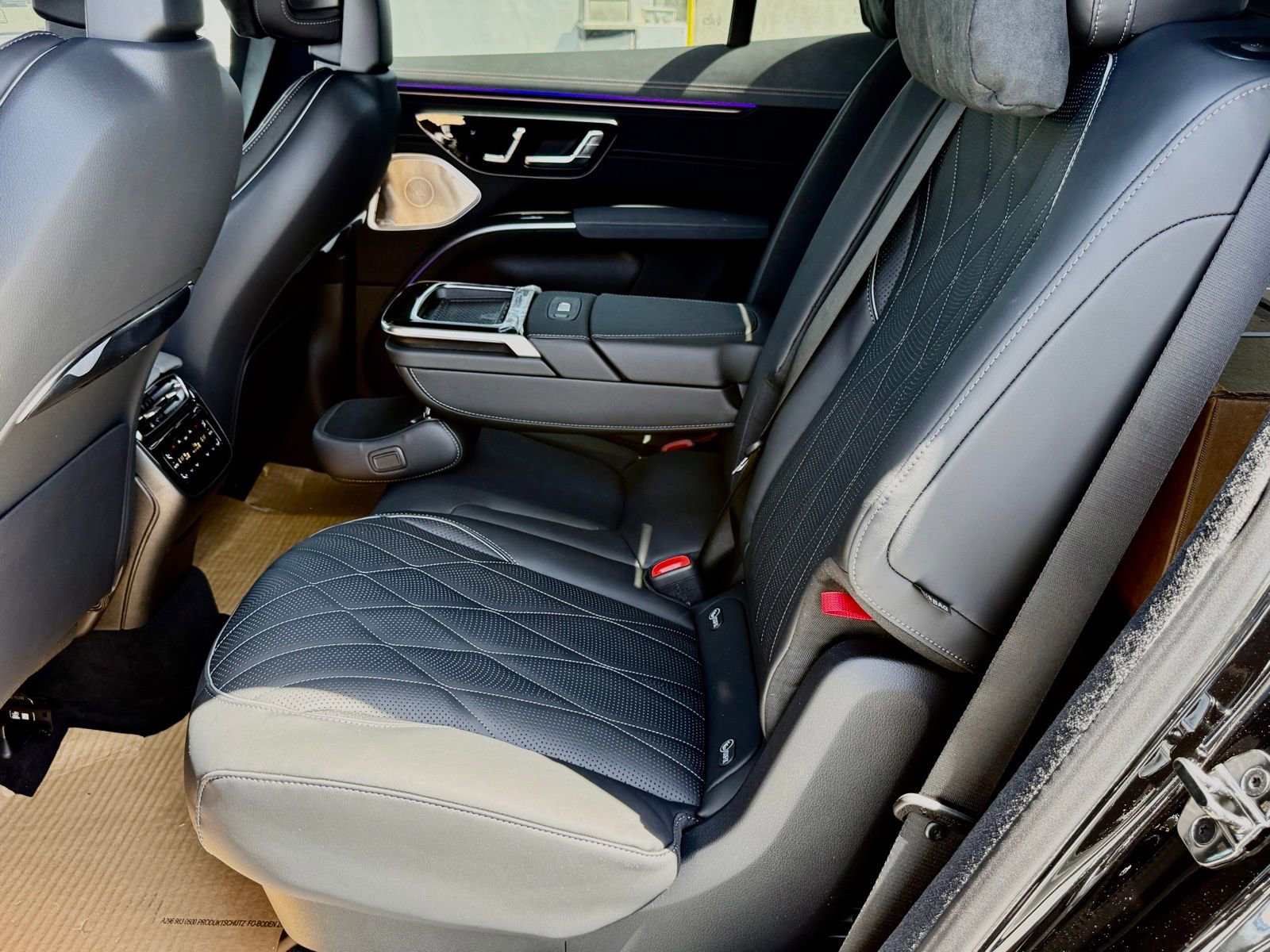 New 2026 Mercedes-Benz EQS 550 4MATIC SUV image 30